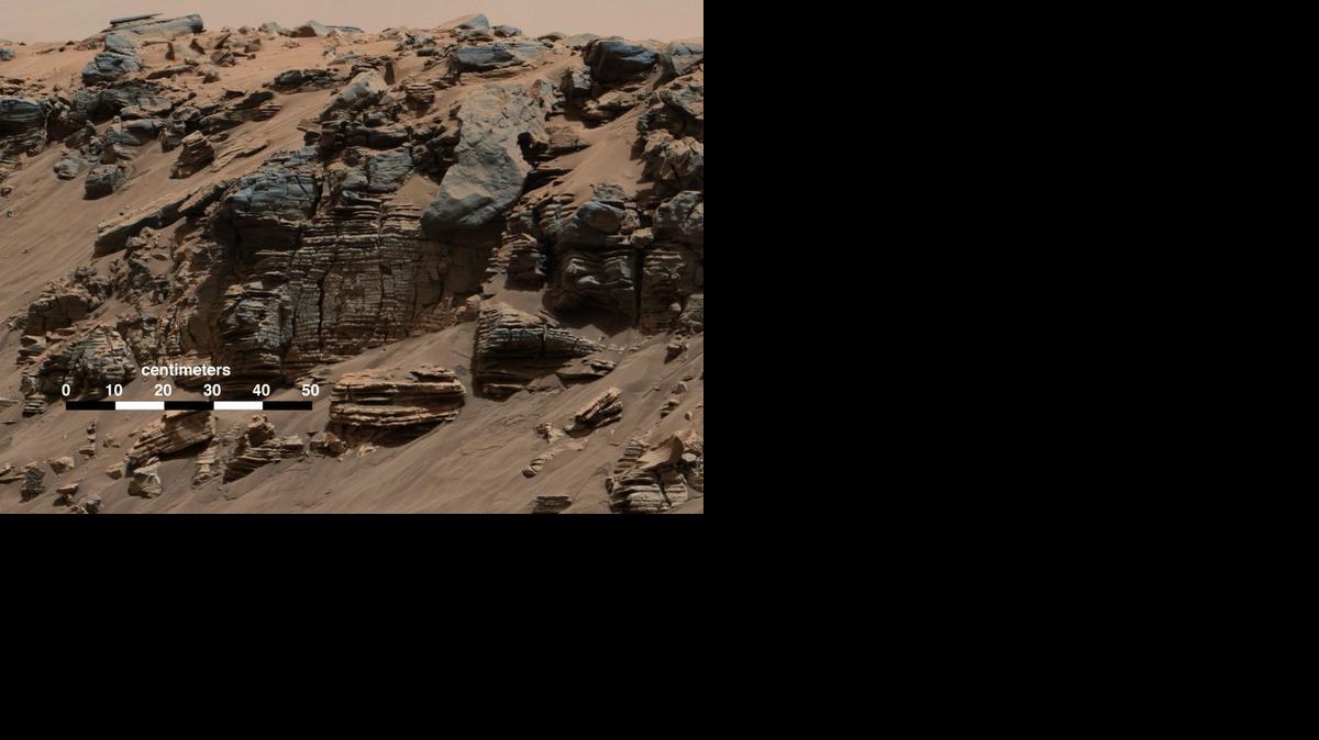 
Fotografía del 7 de agosto de 2014 cedida por la NASA y tomada por Mast Camera de Curiosity de la NASA, que muestra un terreno típico que deja un lago en Marte. 