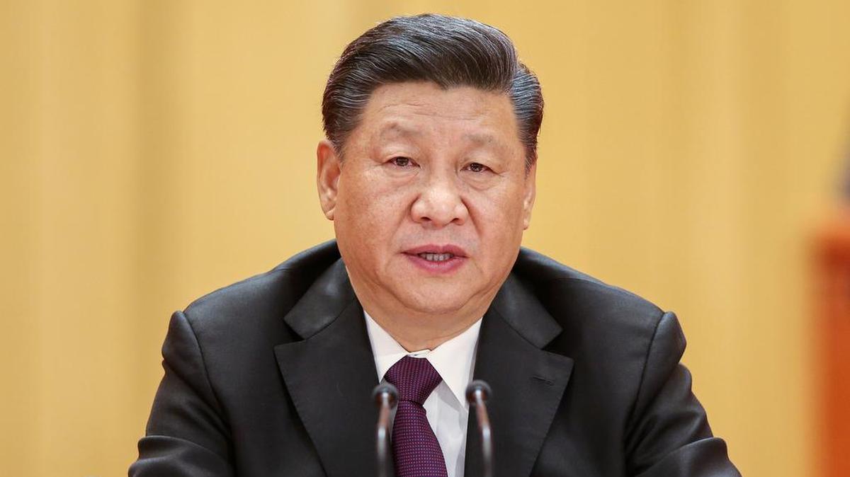 Chinese President Xi Jinping’s increased state intervention in the economy is driving Chinese and small business owners to hold on to their cash, instead of spemding or investing.