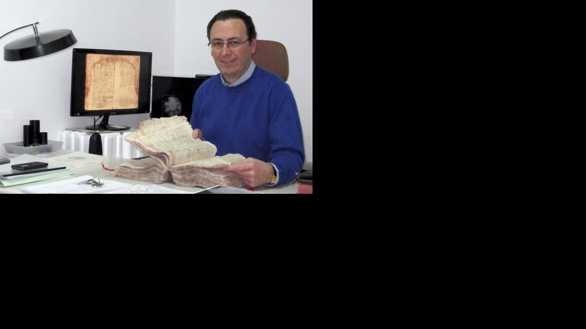 <byline_credit><cutline_leadin>El investigador</cutline_leadin></byline_credit><cutline_leadin> </cutline_leadin>José Cabello Núñez, archivero municipal de La Puebla de Cazalla, Sevilla, quien ha localizado dos nuevos documentos inéditos en el Archivo de Indias de Sevilla que ofrecen datos biográficos de Miguel de Cervantes.<252><252>