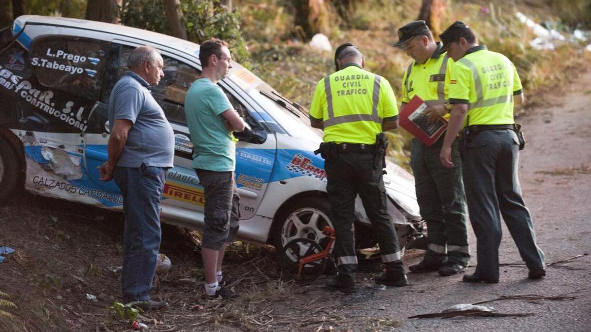
Vista del lugar donde seis personas han muerto tras ser arrolladas, el sábado, por un auto que participaba en el Rally de A Coruña. 

