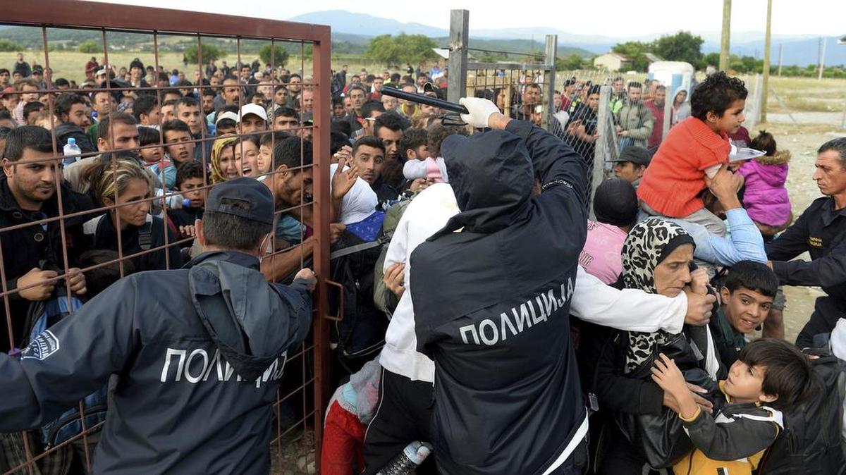 
Alemania anunció el lunes que iba a destinar 6,000 millones de euros para hacer frente al masivo flujo de migrantes y Francia se comprometió a acoger a 24,000 refugiados.
