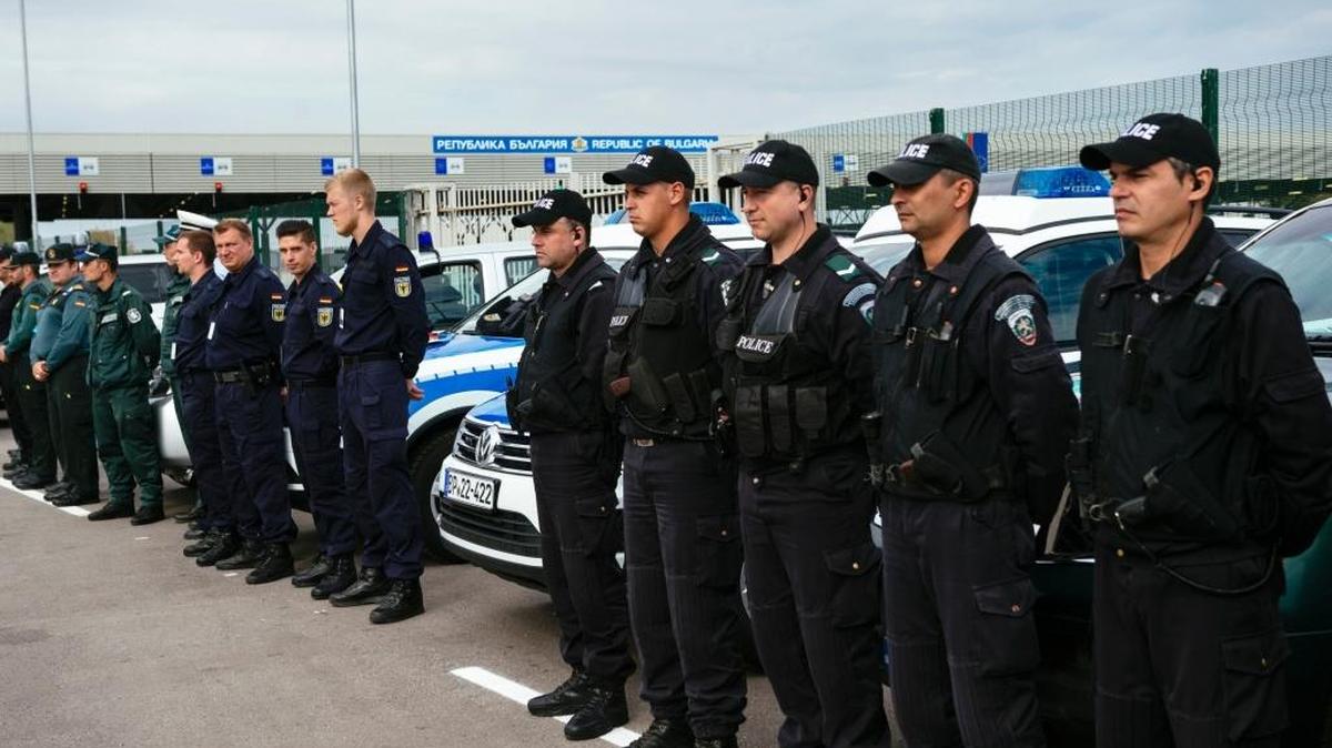 La inauguración de la nueva Guardia de fronteras y costas europeas (EBCG) en el sur de Bulgaria, a donde asistieron miembros de la policía alemana y búlgara.