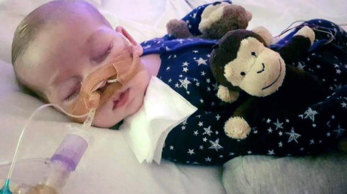 Esta es una foto sin fecha de Charlie Gard proporcionada por su familia, en Great Ormond Street Hospital, en Londres. Los padres del bebé terminalmente enfermo perdieron la etapa final de su batalla legal el martes, 27 de junio de 2017 para sacarlo de un hospital británico para recibir tratamiento en los Estados Unidos, después de que un tribunal europeo acordó con sentencias anteriores que el bebé debería ser retirado del soporte vital.