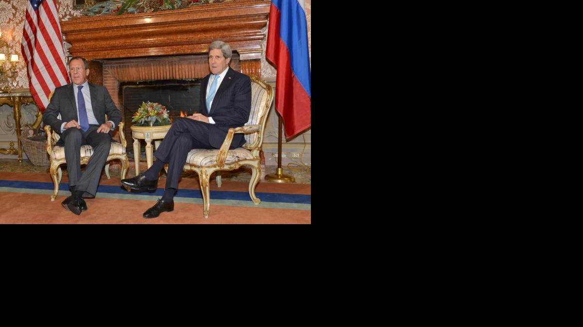 
El secretario de Estado John Kerry junto al Ministro de Exteriores de Rusiaand Serguei Lavrov en el encuentro en Roma.


