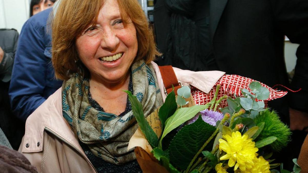 La sencillez  de Svetlana Alexievich “la ayuda enormemente a la hora de trabajar con gente sencilla”, agrega su editor.