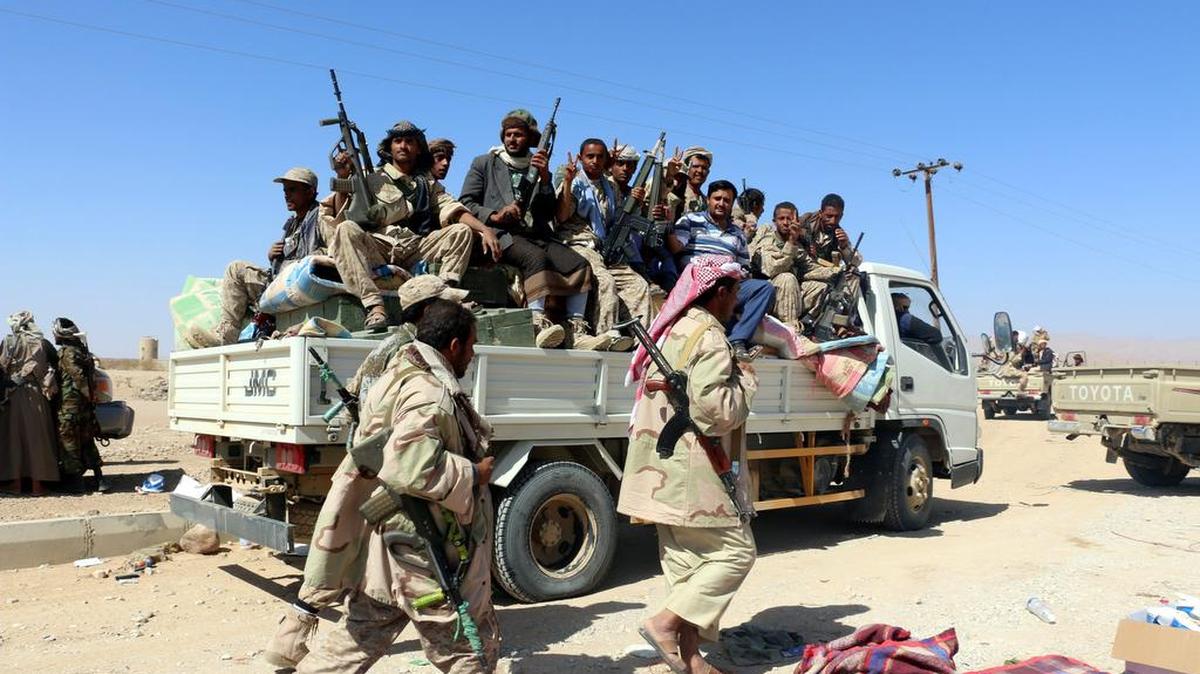 El Ejército fiel a Hadi arrebató ayer a los rebeldes hutíes el control de la ciudad de Al Hazm, capital de la provincia de Al Yuf y situada a 140 kilómetros al noreste de Saná.