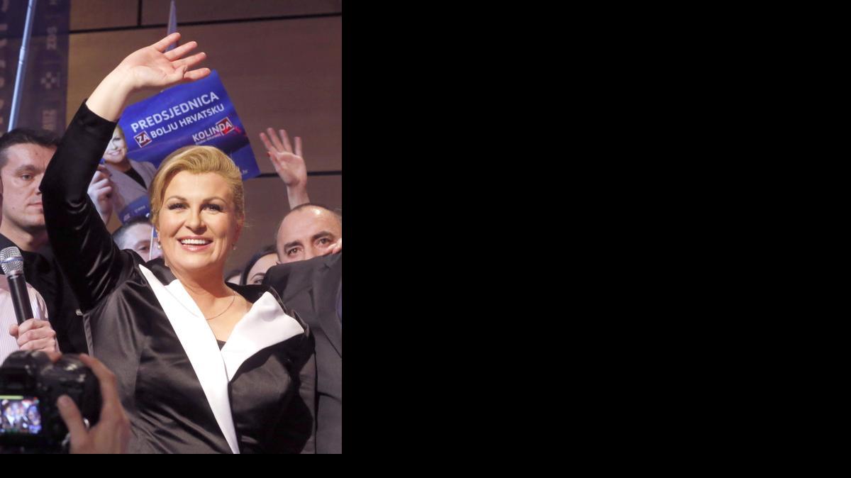 
Kolinda Grabar Kitarovic celebra su victoria el domingo contra Ivo Josipovic en las elecciones presidenciales de Croacia.


