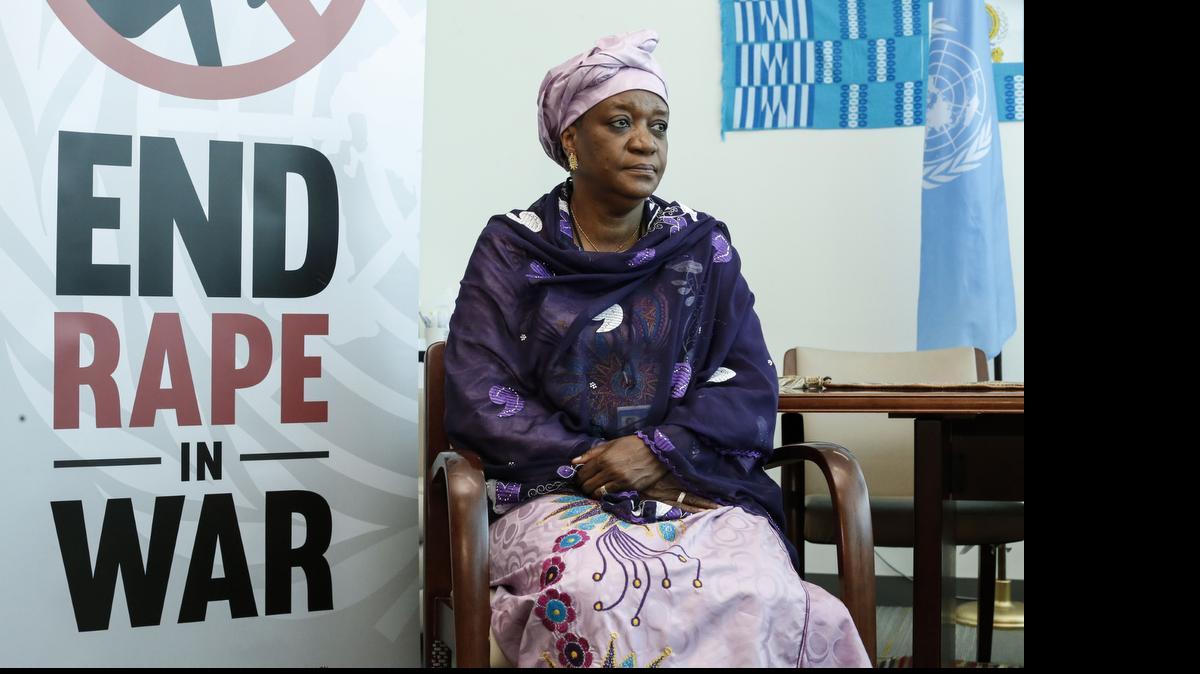 
Zainab Bengura, representanta de la ONU en el tema de la violencia contra las mujeres en zonas de conflicto, habla al respecto en la sede del organismo internacional en Nueva York. La funcionaria de la ONU denunció que el Estado Islámico ofrece niñas vírgenes a los combatientes que los ayuden en Siria e Irak. 
