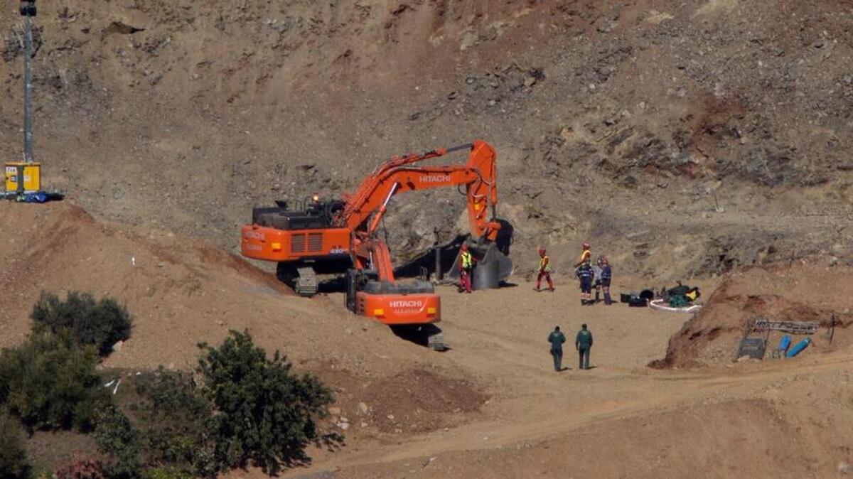La Brigada de Salvamento Minero asturiana ha comenzado sus trabajos para entrar en el túnel desde el que intentarán rescatar a Julen, el niño de dos años que cayó a un pozo estrecho y profundo el pasado 13 de enero en Totalán (Málaga).