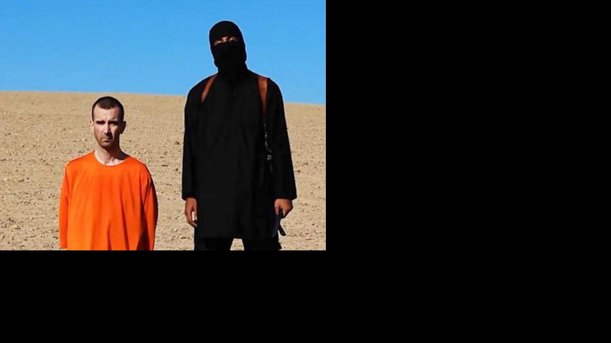 
Imagen tomada del video que el grupo Estado Islámico publicó, en el que presuntamente decapitan al británico David Cawthorne Haines, secuestrado en Siria.
