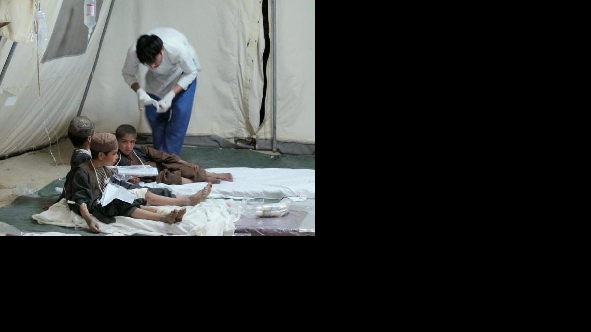 
Al menos cinco civiles murieron el martes y otros 16 resultaron heridos, entre ellos varios niños, en la explosión de dos minas en las provincias de Uruzgan y Baghlan, en el sur y norte de Afganistán.
