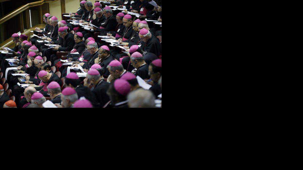 
Los mas de 200 arzobispos y cardenales de todo el mundo, se interroga por primera vez sobre cúal debe ser la actitud más correcta y realista de la Iglesia hacia las parejas homosexuales y sus hijos.
