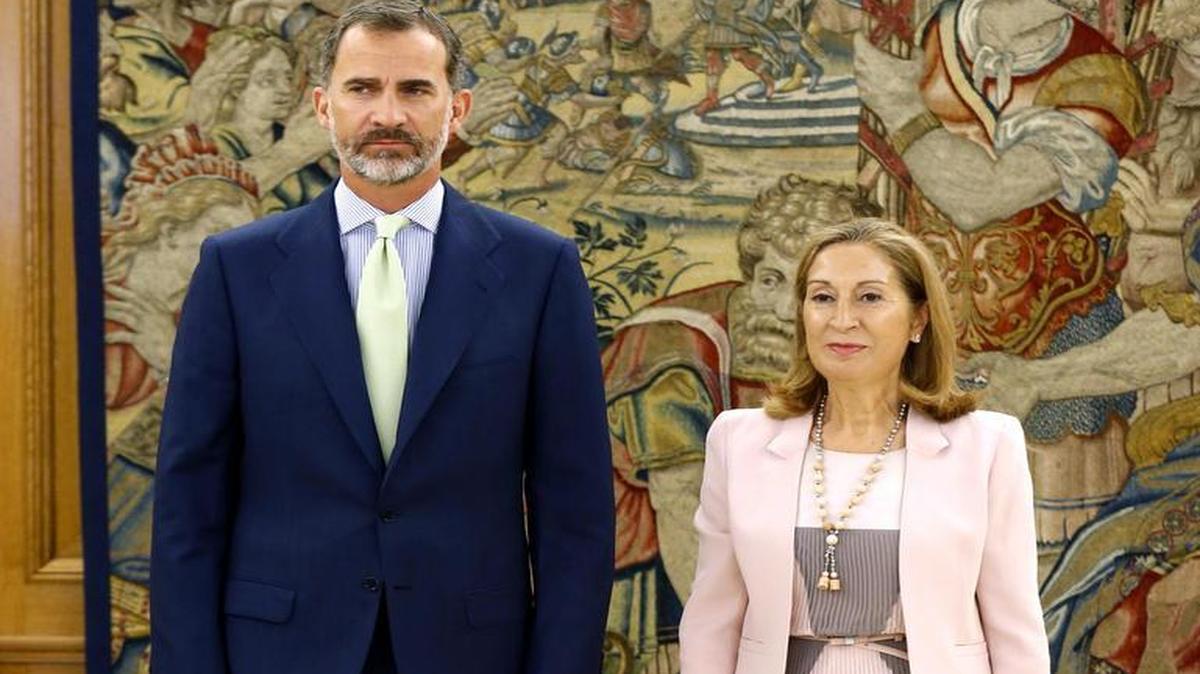 El rey Felipe VI, recibe en audiencia a la presidenta del Congreso de los Diputados, Ana Pastor, quien acude al Palacio de la Zarzuela para comunicar al monarca el resultado de la segunda investidura fallida en lo que va de año, que impidió el pasado viernes formar Gobierno al candidato del Partido Popular, Mariano Rajoy.