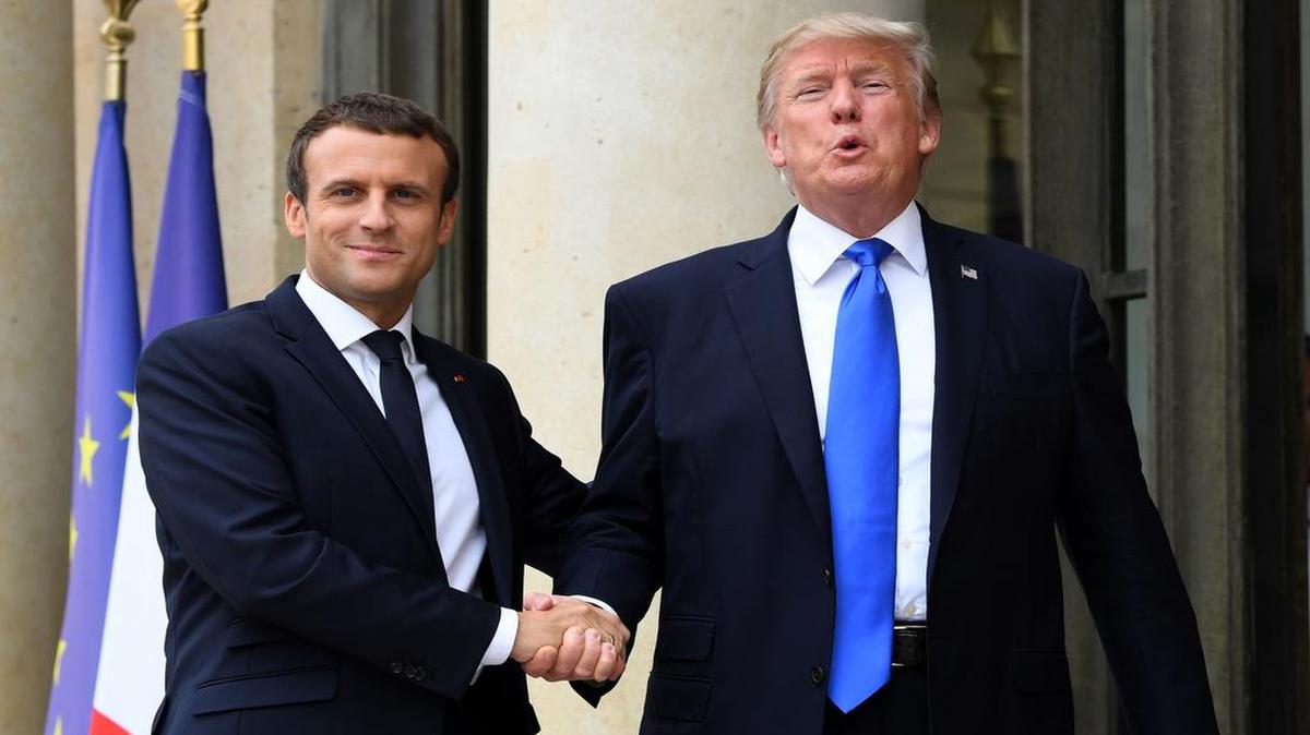 El presidente francés Emmanuel Macron recibe a su homólogo estadounidense Donald Trump en Palacio del Eliseo el jueves en París.