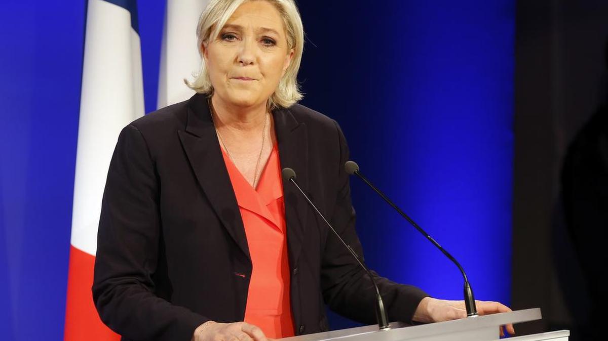 Marine Le Pen reconoce su derrota el 7 de mayo de 2017 en París, Francia.