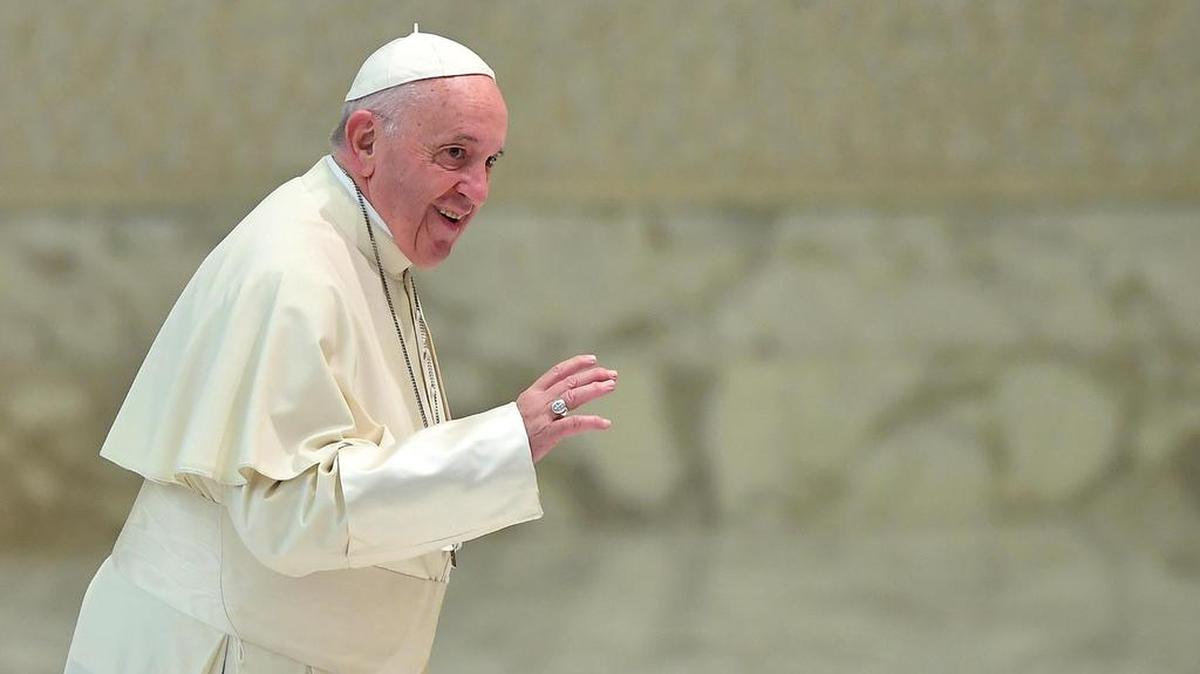 El papa Francisco llega a su audiencia general de los miércoles en el Aula Pablo VI en el Vaticano, el 28 de noviembre de 2018.