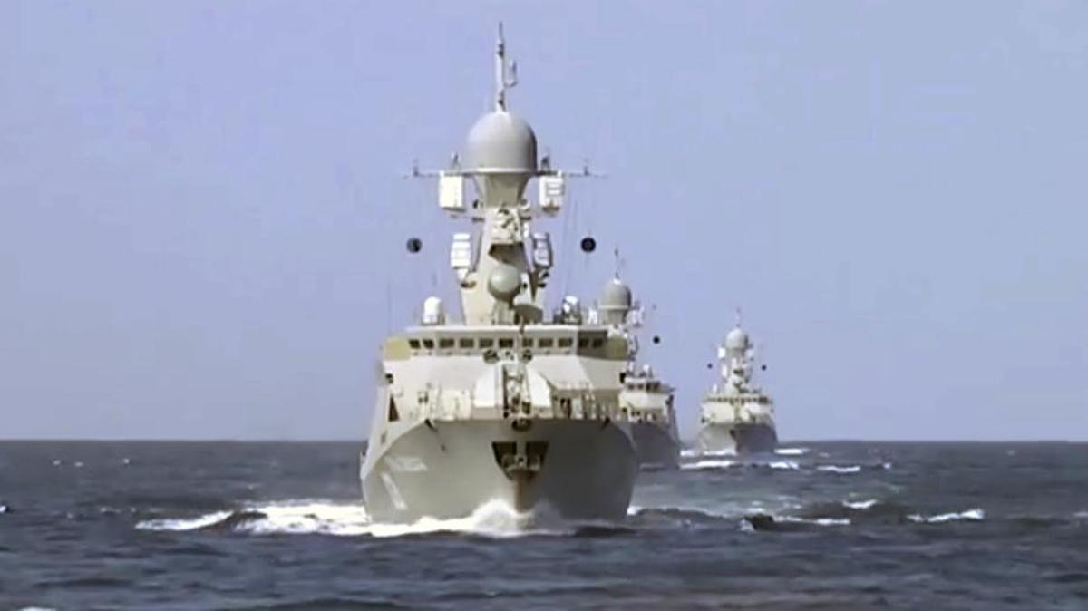 Cruceros militares rusos en una imagen de archivo. Cuba pidió a Rusia que sus barcos militares escoltaran el petróleo desde Venezuela, de acuerdo a la prensa rusa. 
