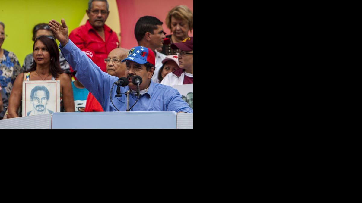 
El presidente venezolano, Nicolás Maduro, participa en la celebración del 57 aniversario de la instauración de la democracia en Venezuela el viernes 23 de enero de 2015, en Caracas (Venezuela). La manifestación, dividida en cuatro columnas diferentes que marchan por diversas zonas de la ciudad para confluir en el céntrico barrio de El Calvario, fue convocada por el gobernante Partido Socialista Unido de Venezuela (PSUV).
