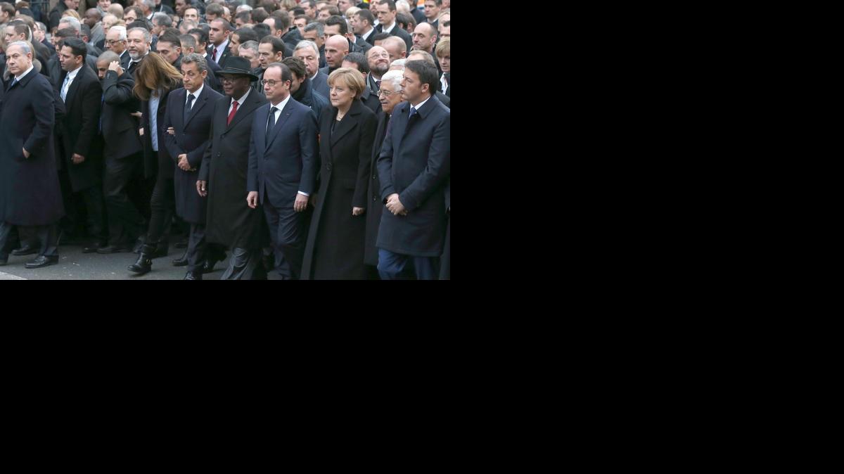 
El palestino Mahmud Abas y el israelí Benjamin Netanyahu acompañaban al presidente francés François Hollande, así como los dirigentes de numerosos países europeos, incluyendo la alemana Angela Merkel, el británico David Cameron y el español Mariano Rajoy.
