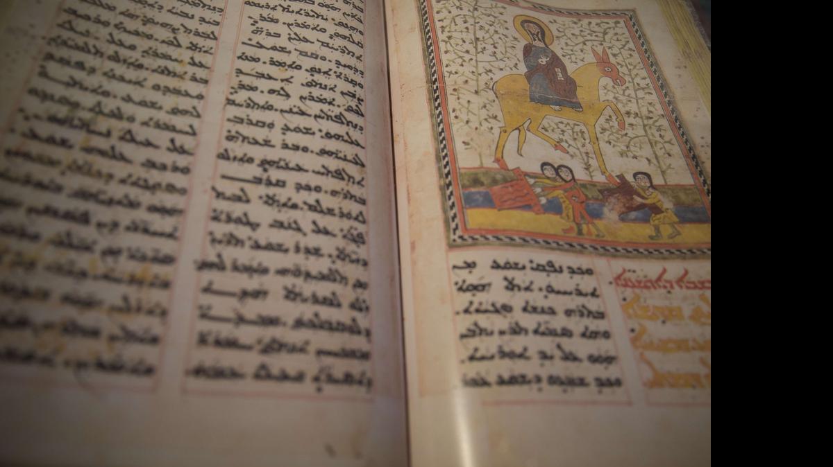 
En los Archivos Nacionales de París están expuestos hasta el 24 de agosto facsímiles de gran calidad de siete de esos manuscritos, como parte de la exposición “Mesopotamia, cruce de culturas”.
