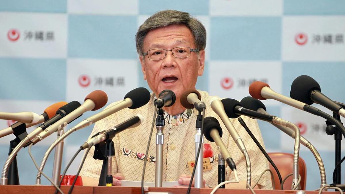 El gobernador  de Okinawa, Takeshi Onaga, en una rueda de prensa, el martes, en Naha, Okinawa, Japón.