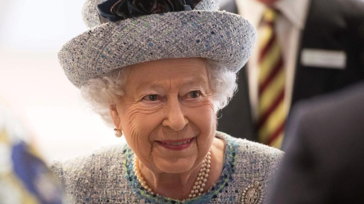 La Reina Isabel II de Gran Bretaña asiste a la inauguración del recientemente reformado Museo del Ejército Nacional en el centro de Londres el 16 de marzo de 2017.