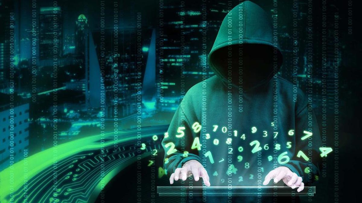 Más de 25,000 fotos privadas, incluso de personas desnudas, y otros datos personales fueron publicadas el martes por hackers que penetraron en los sistemas informáticos de una cadena de clínicas de cirugía plástica.