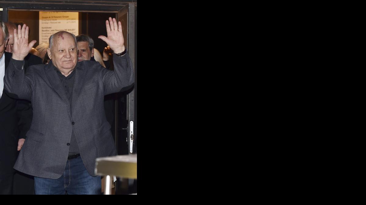 <cutline_leadin>El ex</cutline_leadin> presidente soviético Mijaíl Gorbachov a su llegada Berlín, capital alemana, este viernes.