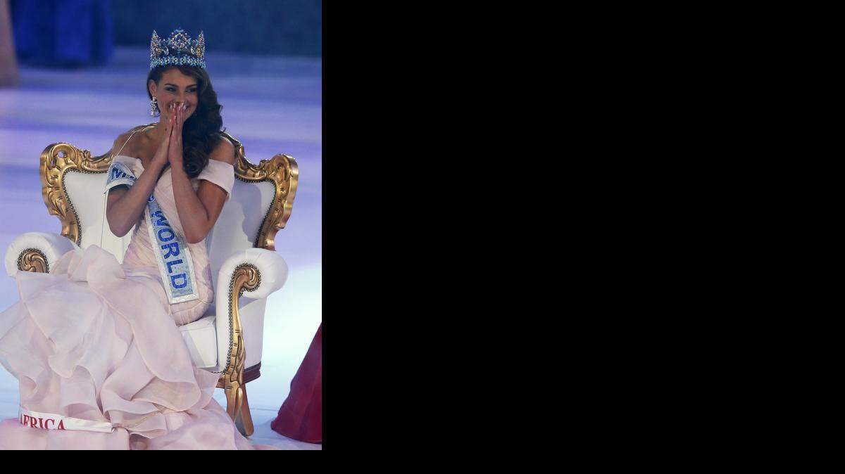 
La miss Sudáfrica Rolene Strauss muestra su emoción tras ser coronada como Miss Universo 2014 en Londres.


