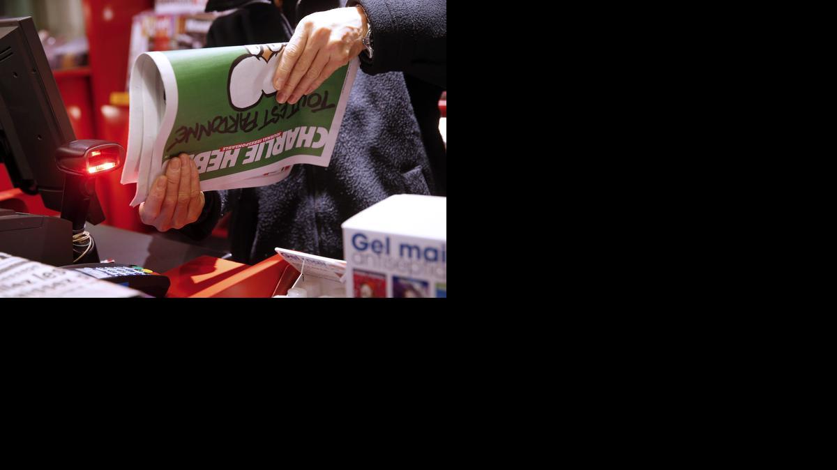 <cutline_leadin>La edicion</cutline_leadin> especial tras el atentado contra ‘Charlie Hebdo’ se agotaba el miércoles en Francia desde primera hora de la mañana conforme llegaba a los kioscos, donde se formaron colas por conseguir el semanario satírico.