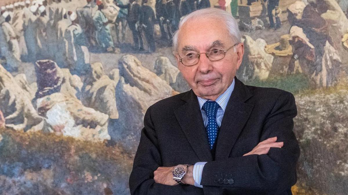 El expremier italiano Giuliano Amato, en una entrevista publicada el sábado, dijo que un misil de la fuerza aérea francesa derribó accidentalmente un jet de pasajeros sobre el Mediterráneo en 1980, en un intento fallido de asesinar al entonces mandatario libio Moamar Gadafi.