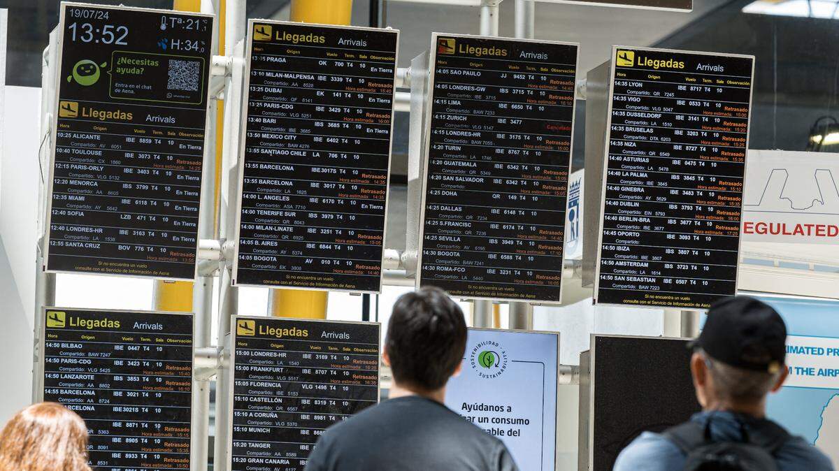 Passengers at Madrid-Barajas airport during the crash of Microsoft’s security system that has caused failures at major companies around the world, July 19, 2024, in Madrid, Spain. An update problem of the cybersecurity company Crowdstrike causes the fall of Microsoft, Aena and other companies in the energy sector, banking and media. Microsoft says it is investigating the situation. Photo by Diego Radames/Europa Press/Abaca/Sipa USA