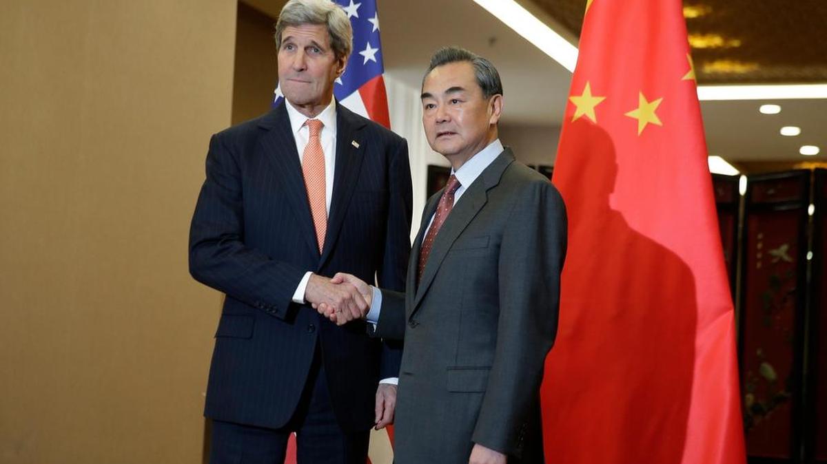 El secretario de Estado de EEUU, John Kerry durante una reunión con su homólogo chino, Wang Yi, el miércoles.