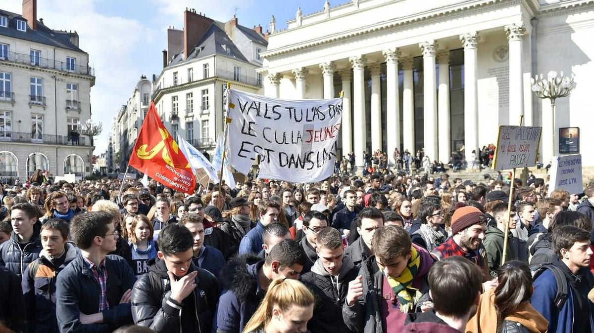 Los estudiantes franceses, respaldados por varios sindicatos, volvieron a manifestarse el jueves contra la reforma laboral del Ejecutivo socialista.