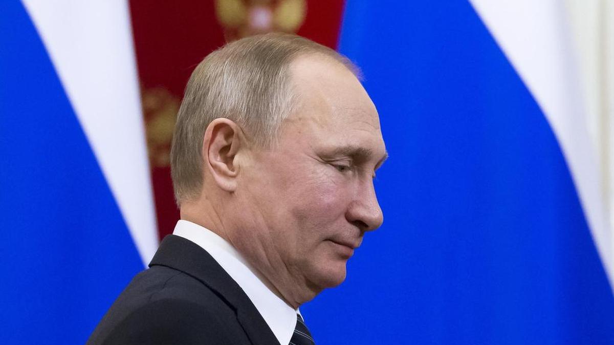 El presidente ruso Vladímir Putin durante su encuentro con el presidente esloveno, Borut Pahor (no en la imagen) celebrado en el Kremlin en Moscú, Rusia el 10 de febrero de 2017.