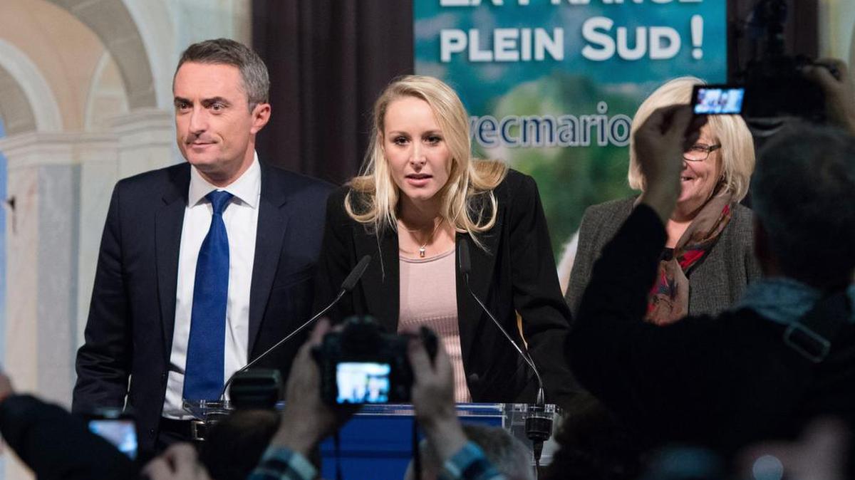 Marion Marechal Le Pen (centro), del partido Frente Nacional, en un discurso tras perder la segunda vuelta de las elecciones regionales en Francia este domingo.