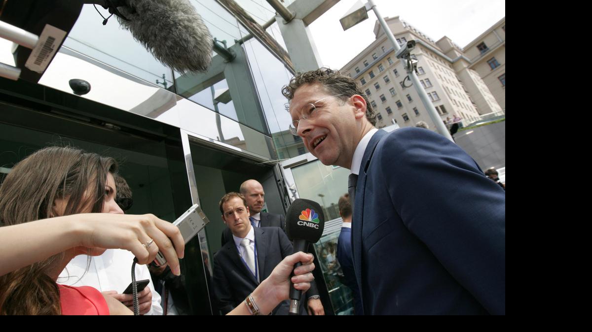 
En la reunión del Eurogrupo, bajo la presidencia del holandés Jeroen Dijsselbloem, las partes intentan también recuperar la confianza perdida por los vaivenes y sorpresas de los cinco últimos meses de negociaciones.
