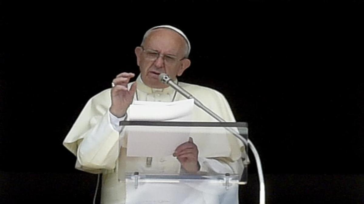 El Papa Francisco habla el domingo 18 de septiembre desde la Ciudad del Vaticano, durante su misa dominical.