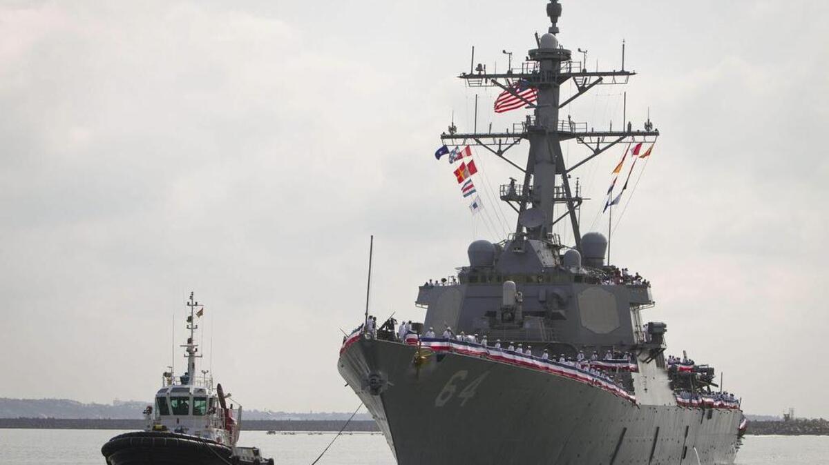 El destructor  “USS Carney”, el cuarto y último de los destructores de misiles guiados que forman parte del escudo antimisiles de la OTAN, a su llegada el viernes a Rota.