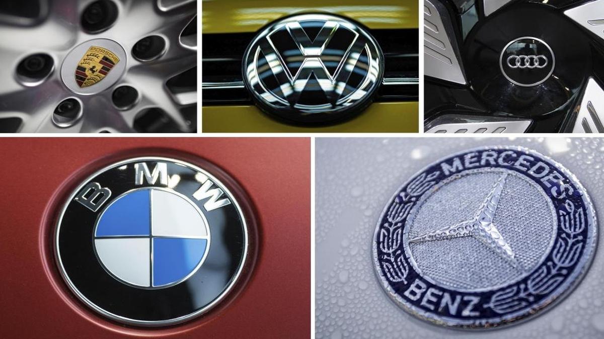 Combo de imágenes de archivo facilitado este 24 de julio de 2017, que muestra los logos de los fabicantes de automóviles (i-d, arriba-abajo) Porsche, Volkswagen (VW), Audi, BMW y Mercedes. Volkswagen, el mayor fabricante de automóviles de Alemania, ha pedido al organismo encargado de vigilar la competencia en Europa que investigue las décadas de intentos de coordinación de los principales fabricantes de coches del país. La nueva directiva del consorcio alemán que entró tras el escándalo del dieselgate, ha descubierto, en el transcurso de una investigación sobre una supuesta fijación de precios del acero en 2016, documentos que reflejan un posible caso de cartel por parte de estas cinco compañías. Las acciones de las automovilísticas alemanas afectadas cayeron el viernes en bolsa, después de que el semanario alemán Der Spiegel diera la primicia.
