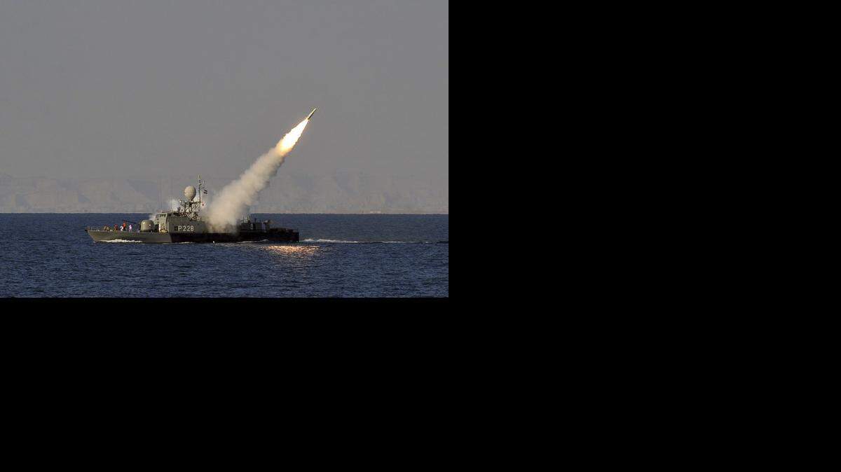 
Misil disparado desde un barco de guerra iraní en el Estrecho de Hormuz durante ejercicios militares.

