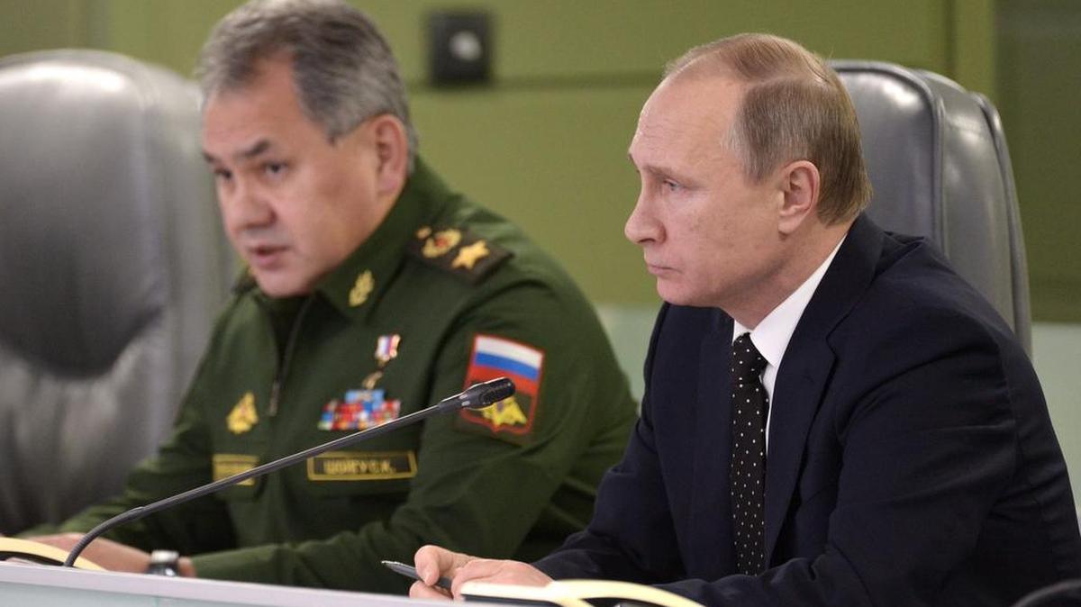 Putin anunció el martes que Rusia intensificará sus bombardeos en Siria contra el Estado Islámico tras conocerse que el siniestro del Airbus ruso en Egipto se debió a un atentado terrorista.