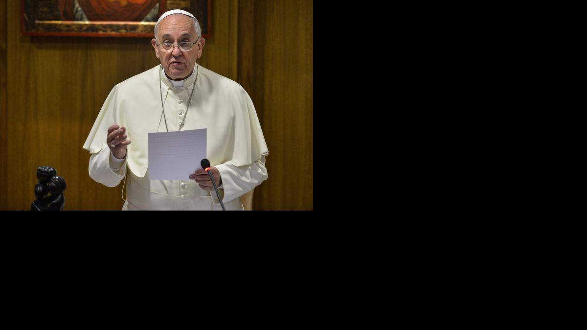 
El Papa Francisco invitó a todo el mundo a no mirar “con indiferencia” a los que pasan hambre y a participar en la campaña “Alimentos para todos”. 
