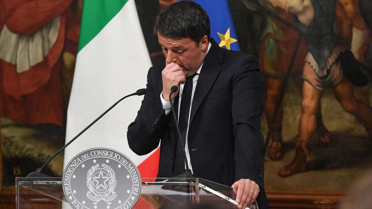 El primer ministro italiano Matteo Renzi anuncia su renuncia después de que las encuestas sugieran una victoria del "No" en un referéndum crucial al que Renzi había atado su futuro político.