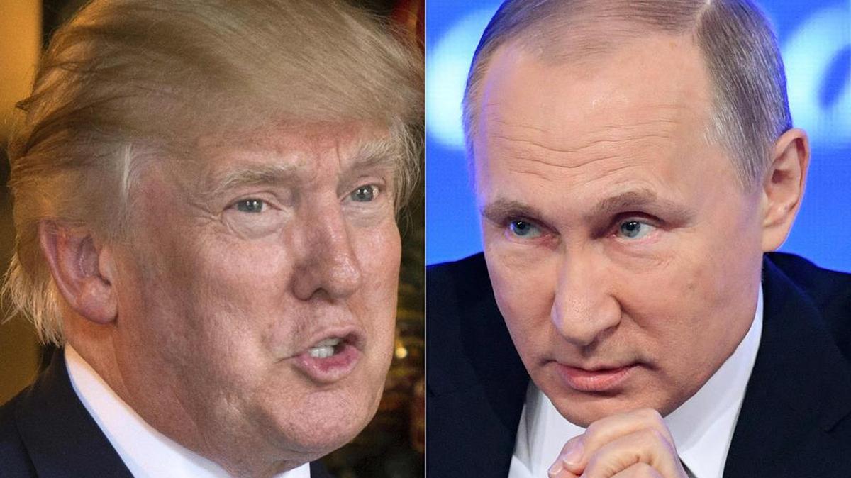 Esta combinación de imágenes de archivo muestra una foto tomada el 28 de diciembre de 2016 del presidente  Donald Trump en Palm Beach, Florida; y una foto de archivo tomada el 23 de diciembre de 2016, del presidente ruso, Vladimir Putin, hablando en Moscú.