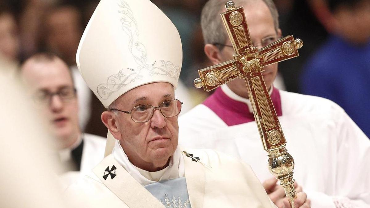 El papa Francisco oficia la primera misa del año en la Basílica de San Pedro en el Vaticano hoy, 1 de enero de 2015.