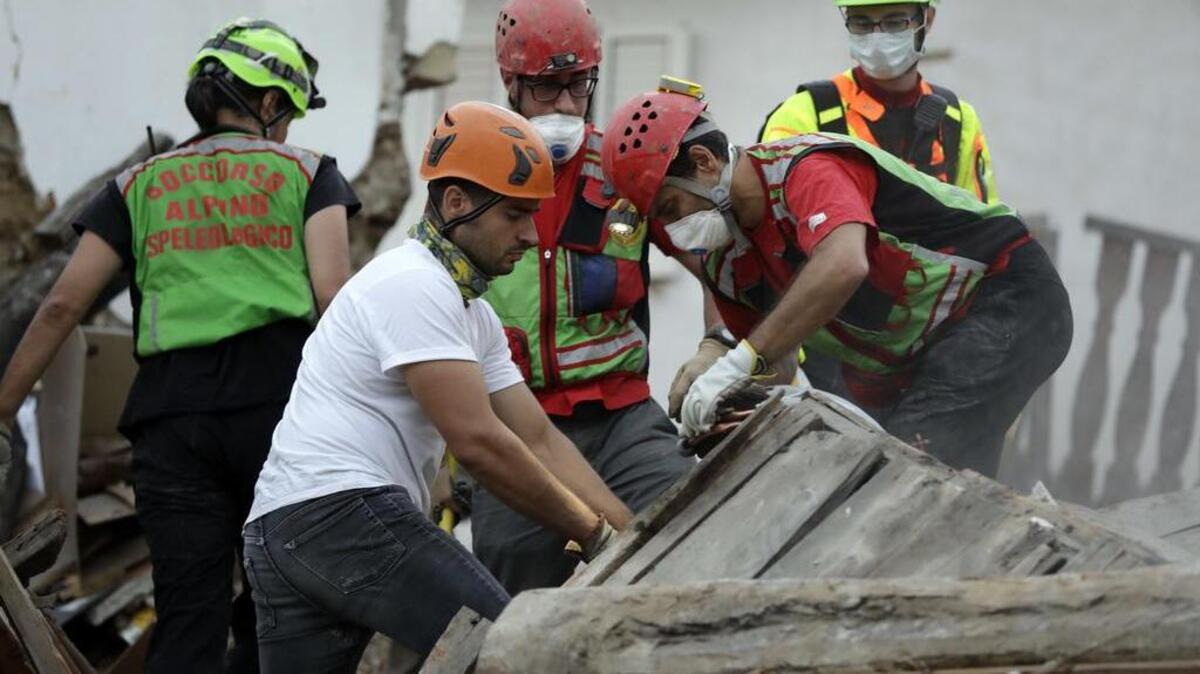 Por el momento son al menos 120 las víctimas que ha causado el fuerte terremoto de las 03.36 hora local (01.36 GMT) con epicentro Accumoli y de cuatro kilómetros de profundidad.