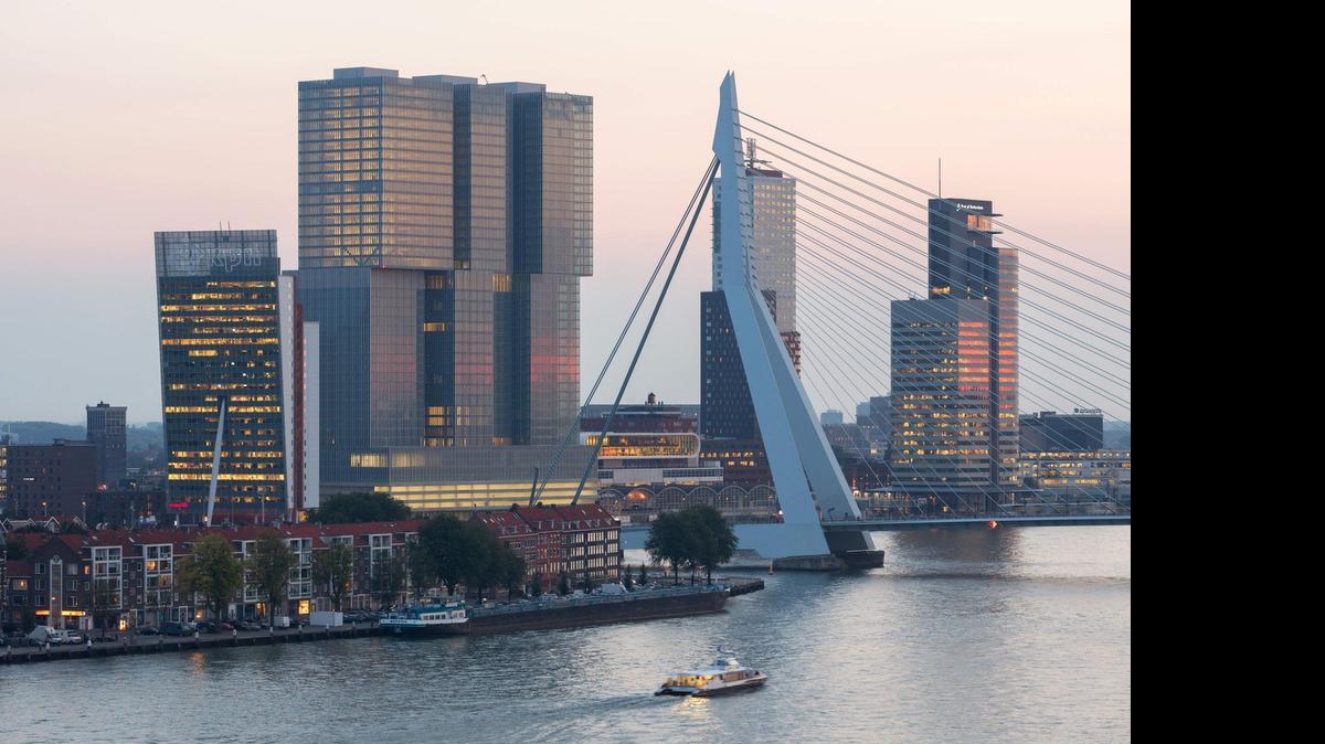 
Imagen de la ciudad de Rotterdam en Holanda, donde se inaugurará la mayor purificadora de aire del mundo que permitirá a través de tecnología iónica limpiar las ciudades de contaminación atmosférica.
