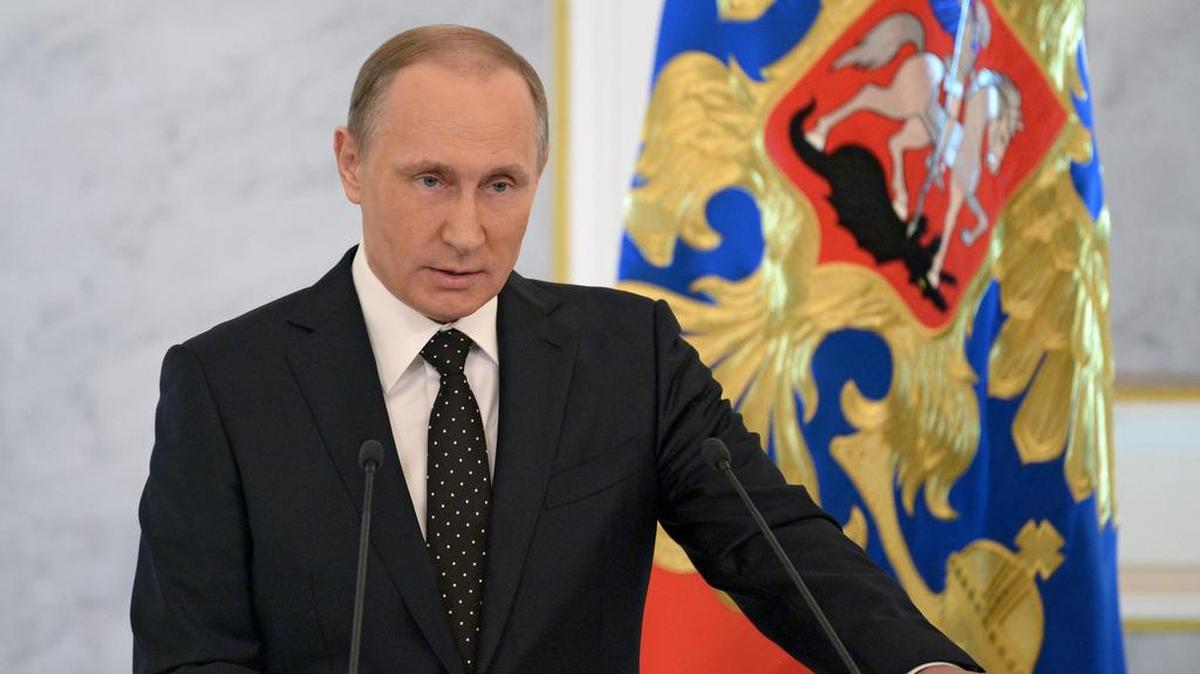 El presidente ruso, Vladimir Putin, advirtió este jueves a Turquía, dirigida por “una pandilla” que ha perdido “la razón”, que “lamentará” el derribo de un avión ruso cerca de la frontera siria.