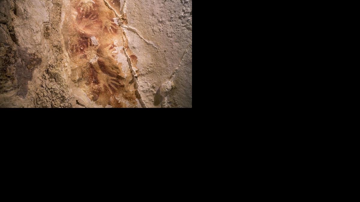 <cutline_leadin>Las pruebas </cutline_leadin>de radiocarbono han detectado trazos que rivalizan en antigüedad con el disco rojo de 40,800 años que se conserva en la cueva española de El Castillo, en Cantabria, la pintura rupestre más antigua conocida.